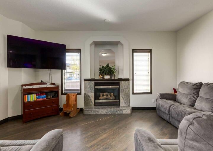 Property Photo:  244 Stonegate Close NW  AB T4B 2V3 