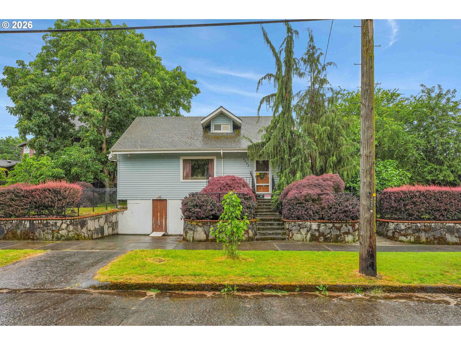 Property Photo:  6433 NE Durham Ave  OR 97211 
