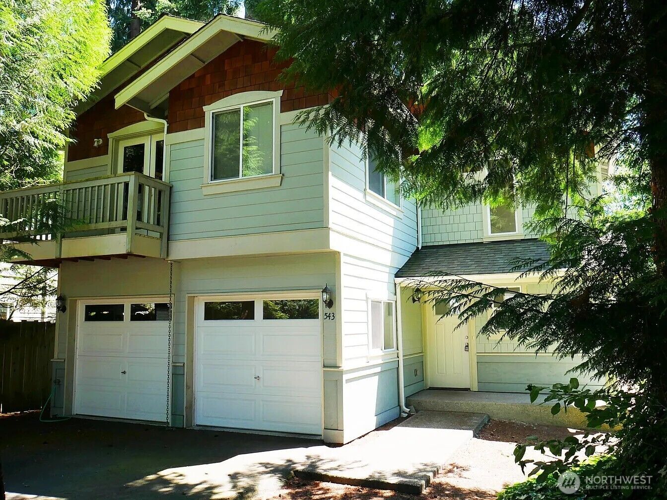Property Photo:  541 NE Alder Street  WA 98027 