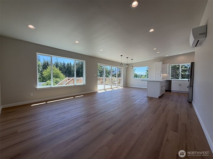 Property Photo:  621  La Fiesta Street  WA 98239 