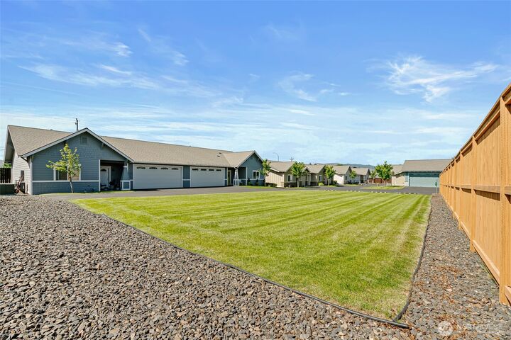 Property Photo:  803 S Willow Street  WA 98926 