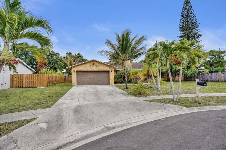Property Photo:  125 Seagull Court  FL 33411 