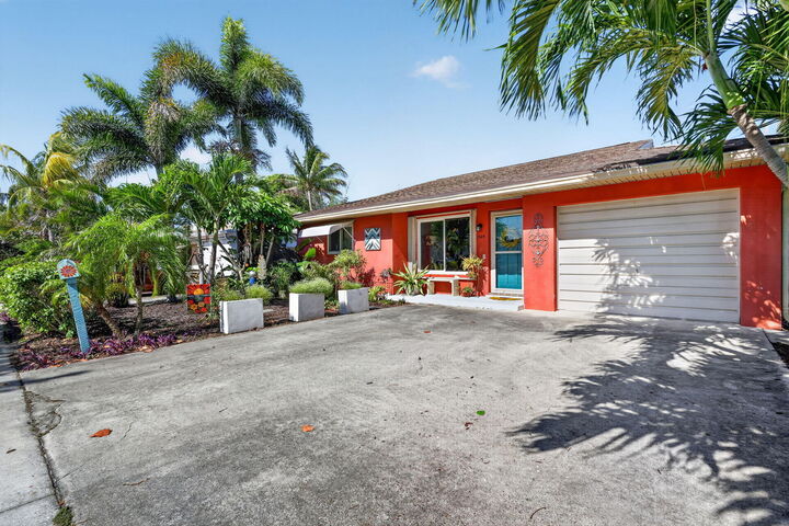 Property Photo:  1525 N M Street  FL 33460 