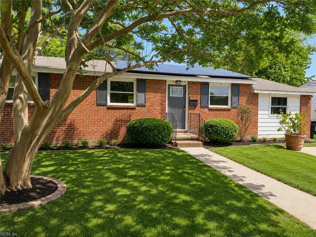 Property Photo: 1903 Seward Dr VA 23663