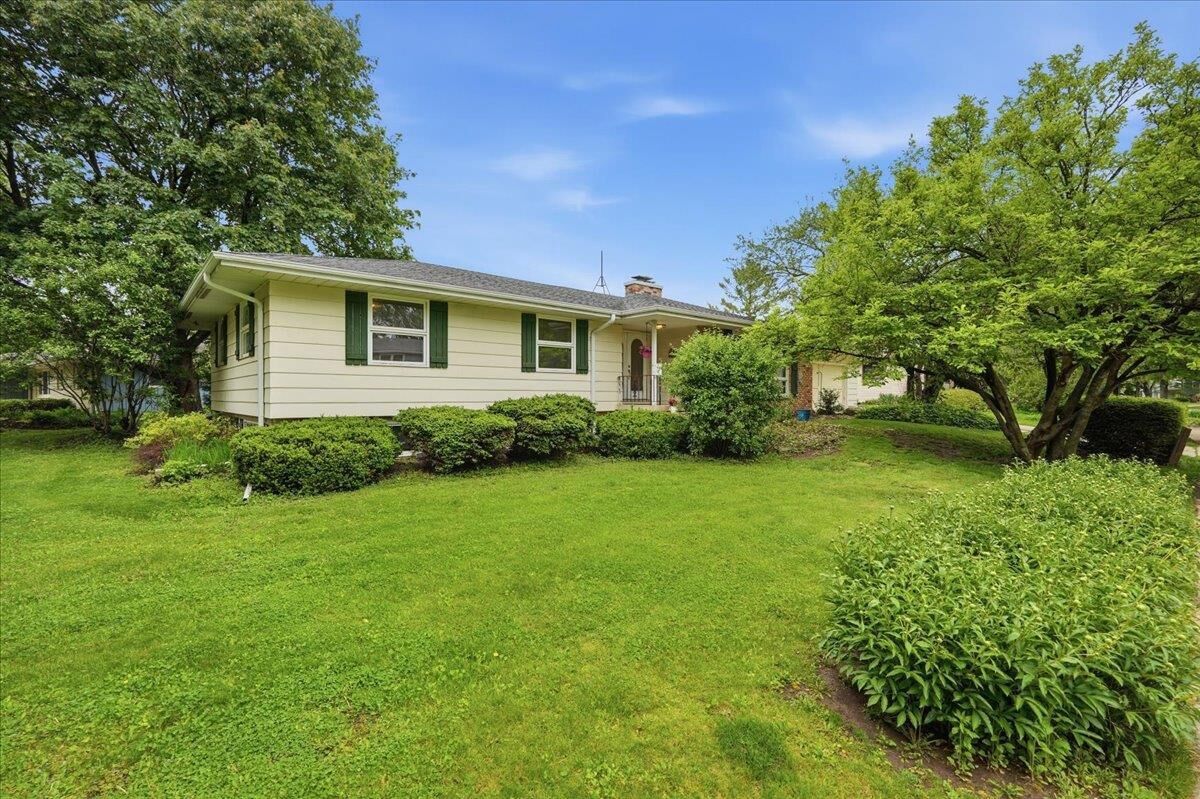 Property Photo:  5302 Comanche Way  WI 53704 