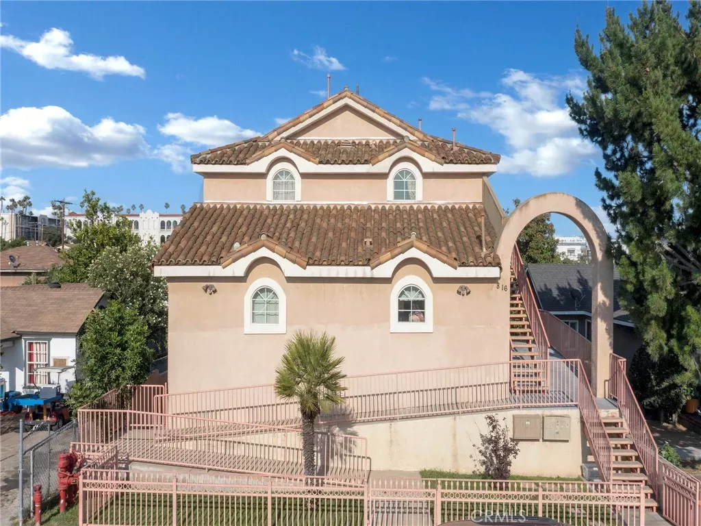 Property Photo:  816 S Record Avenue  CA 90023 