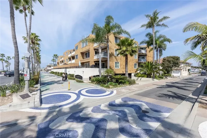 Property Photo:  600 E Oceanfront 1D  CA 92661 