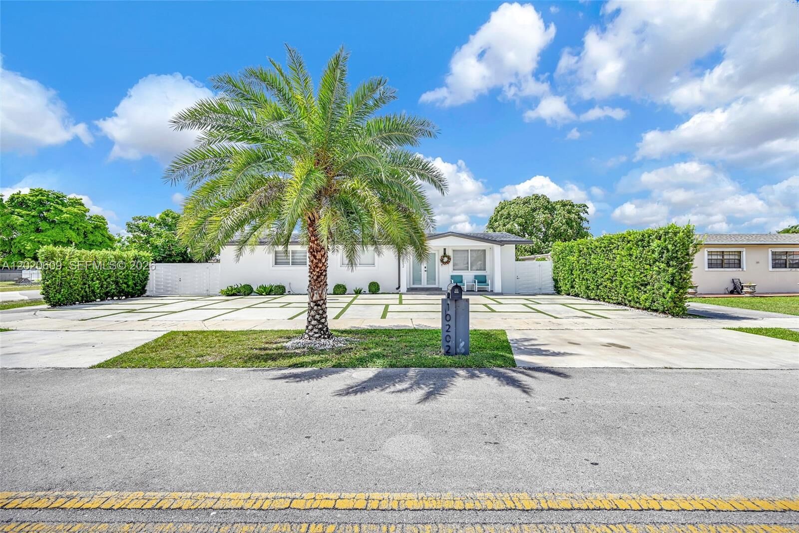 Property Photo:  10202 SW 33rd St  FL 33165 