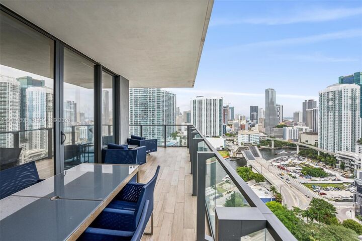 Property Photo: 88 SW 7th St 2111 FL 33130
