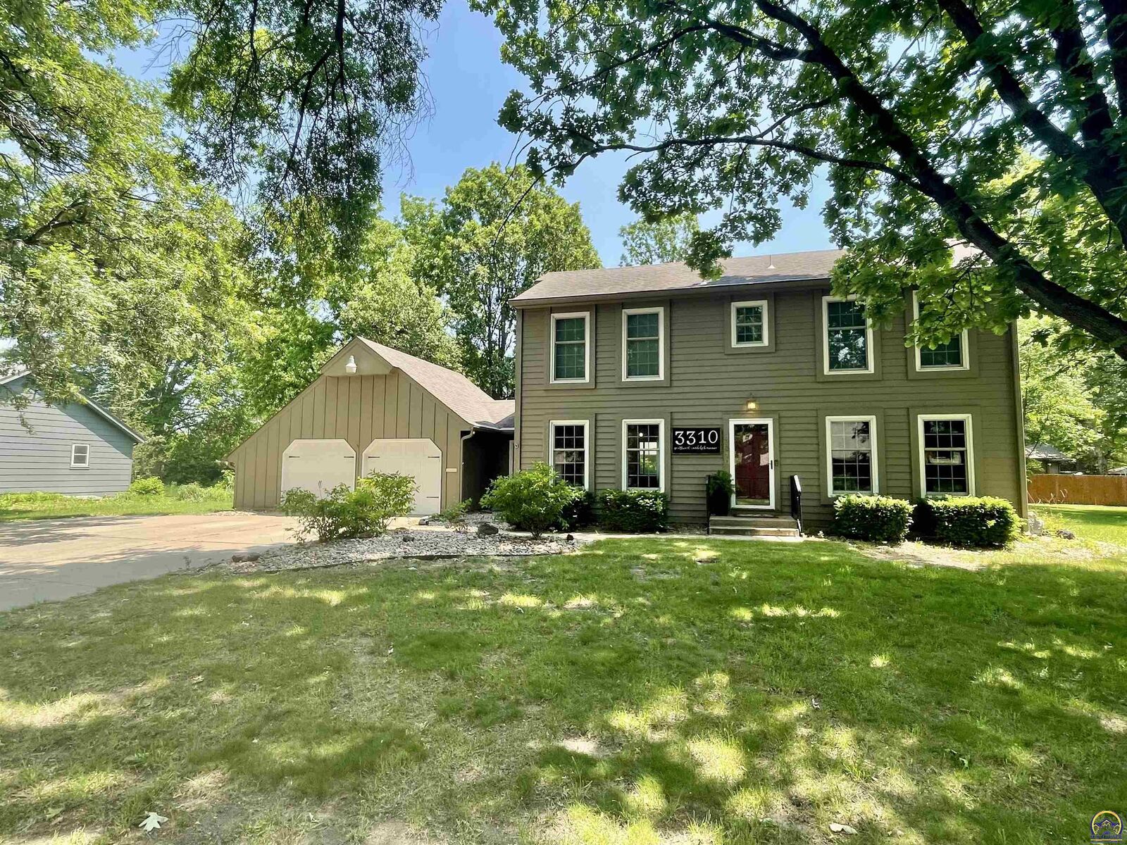 Property Photo:  3310 SW Randolph Ave  KS 66611 