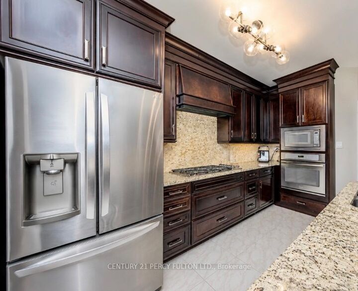 Property Photo: 137 Blue Willow Drive ON L4L 9E9