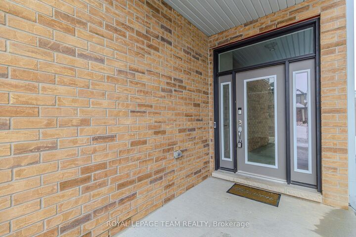 Property Photo: 608 Enclave Lane ON K4K 0M8