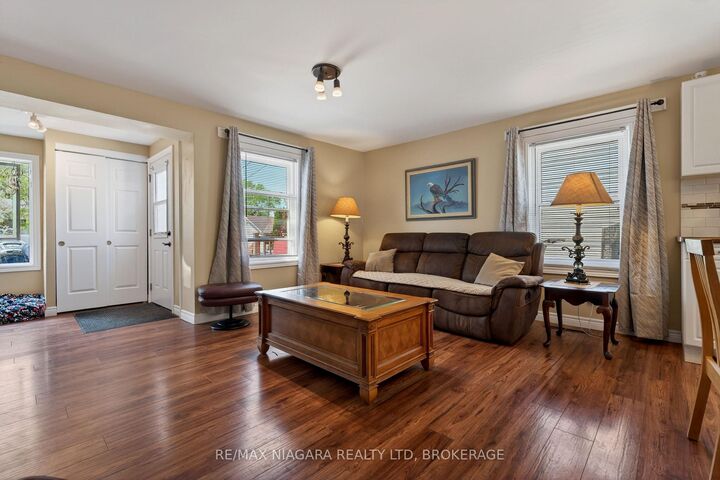 Property Photo: 18 1/2 Willow Street ON L2T 1N4