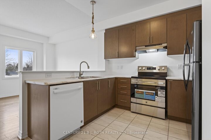 Property Photo:  17 Bedford Estates Crescent  ON L4N 9K5 
