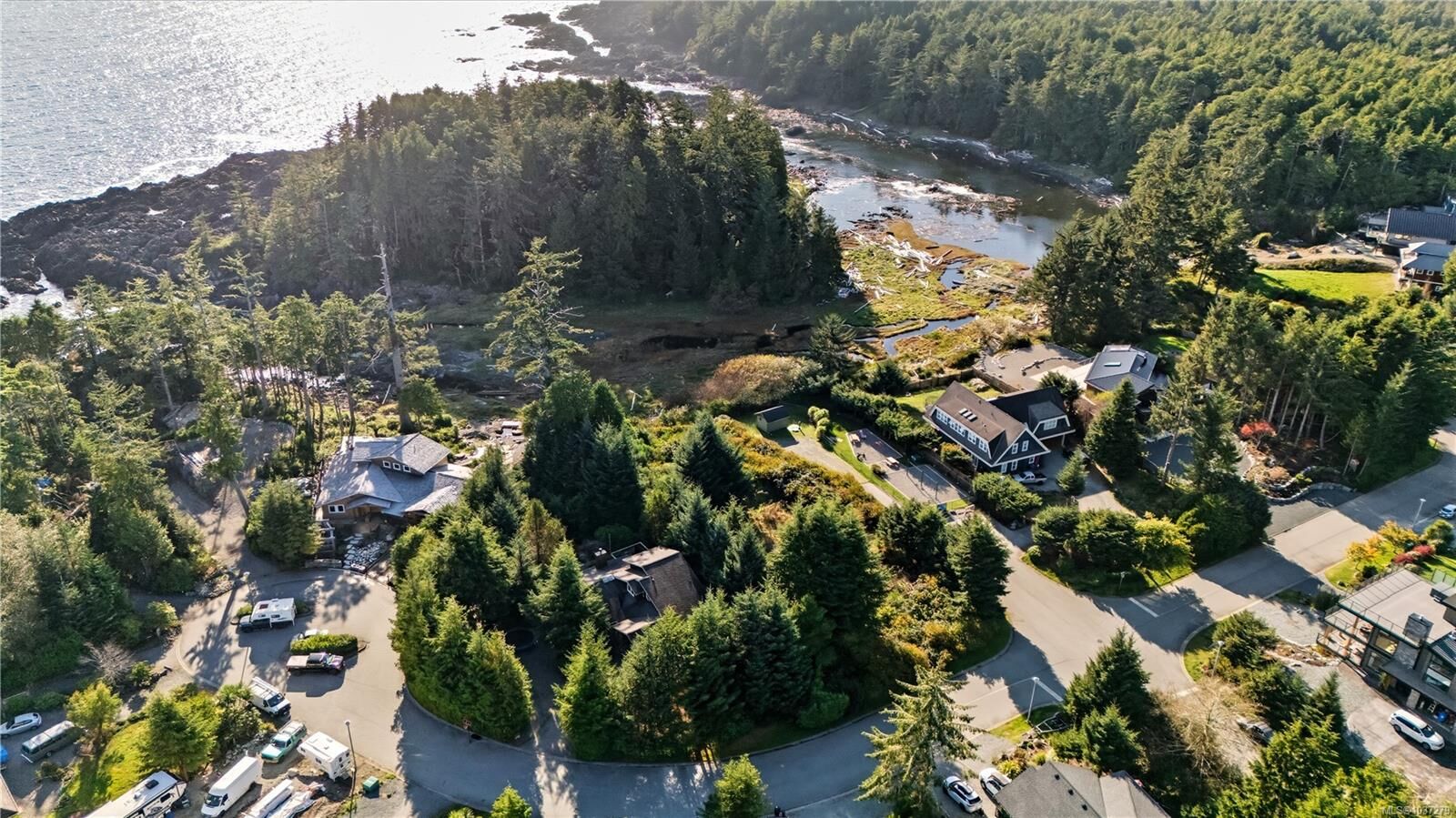 Property Photo:  912 Barkley Pl  BC V0R 3A0 