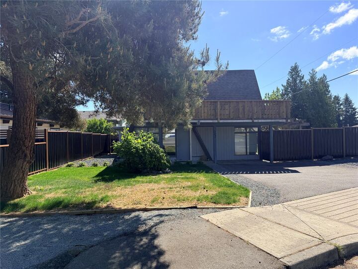 Property Photo: 302 Willow St BC V9P 1C7