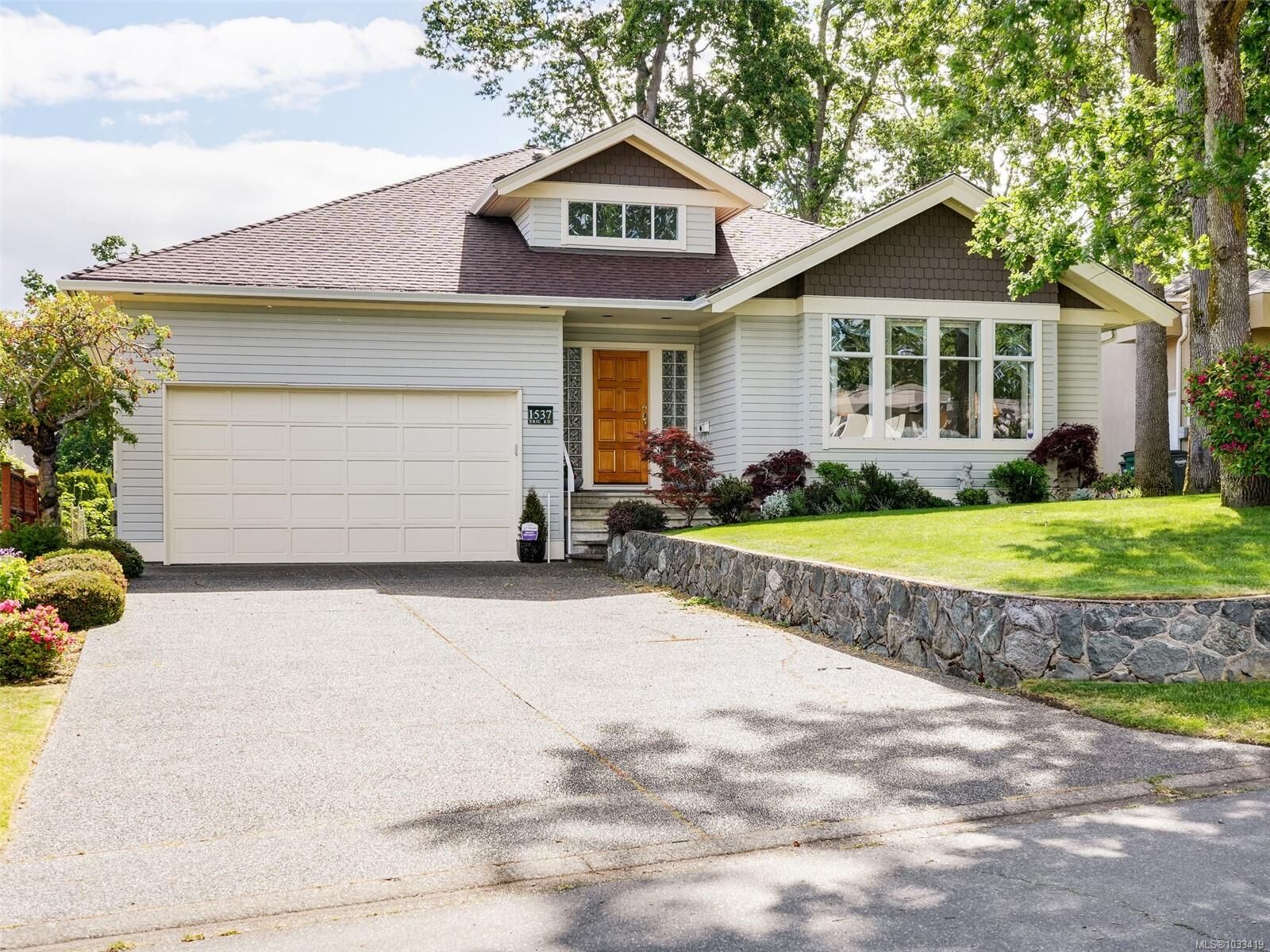 Property Photo:  1537 Eric Rd  BC V8N 5Y6 