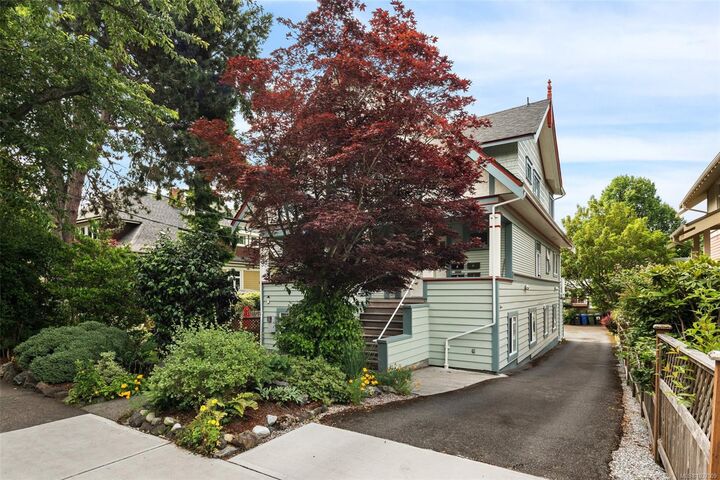 Property Photo:  1425 Richardson St 3  BC V9S 1R1 