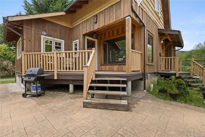 Property Photo:  1139 Lippincott Rd  BC V9C 2Z6 