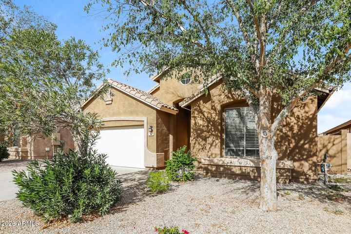 Property Photo:  10 E Mill Reef Drive  AZ 85143 