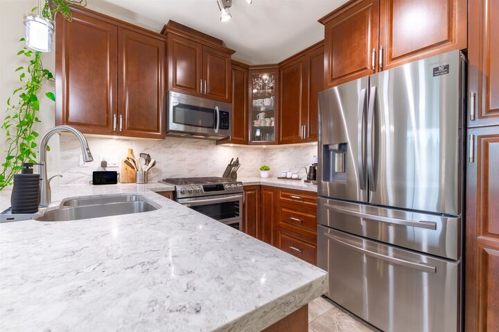 Property Photo: 14588 McDougall Drive 511 BC V4P 0H1