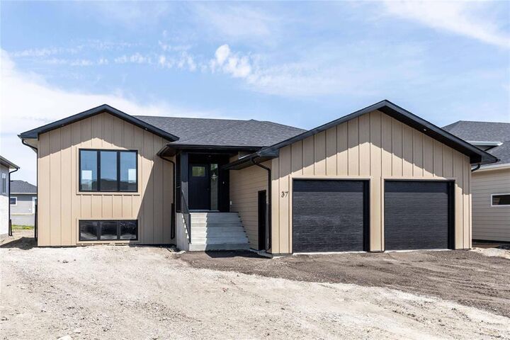 Property Photo:  37 Parkside Crescent  MB R5G 2X3 