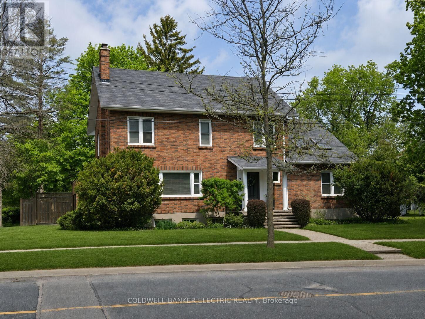 Property Photo:  230 Geraldine Avenue  ON K9H 4T9 