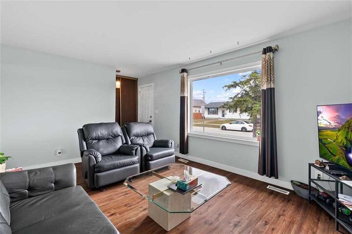 Property Photo:  11 Huber Street  MB R2R 0X5 