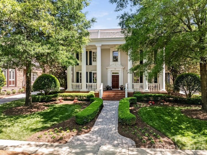 Property Photo:  9146 Heydon Hall Circle  NC 28210 