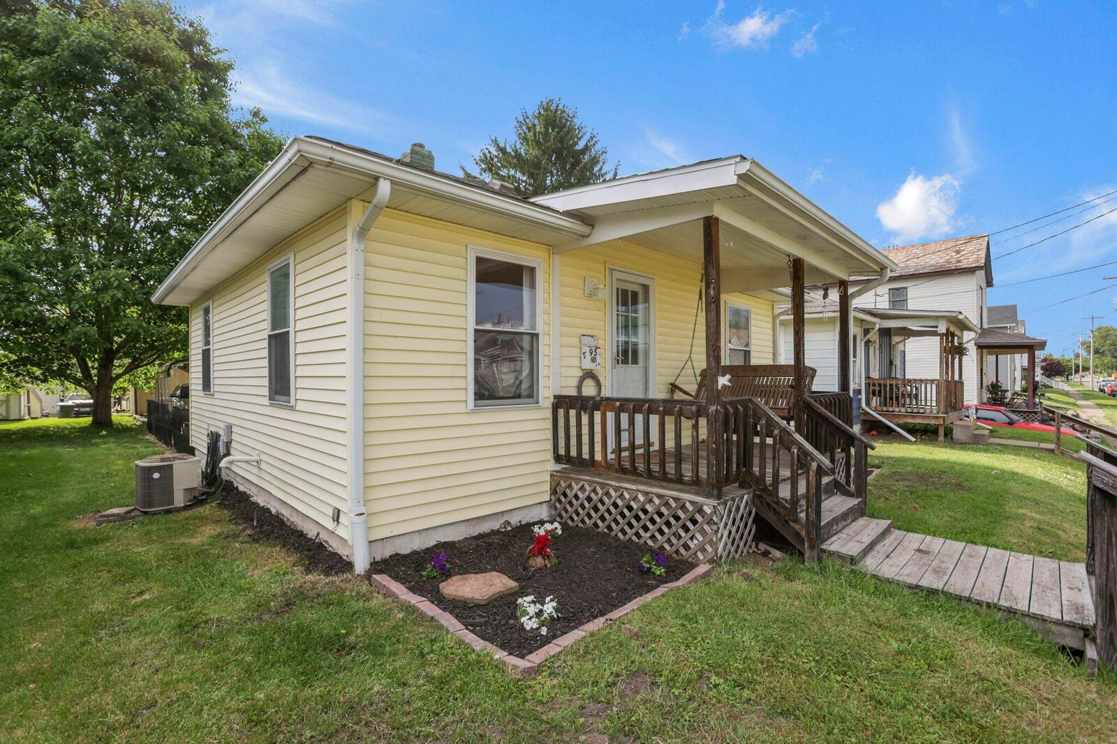 Property Photo:  95 S Pembroke Avenue  OH 43701 
