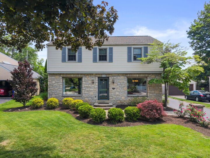 Property Photo: 2762 Tremont Road OH 43221
