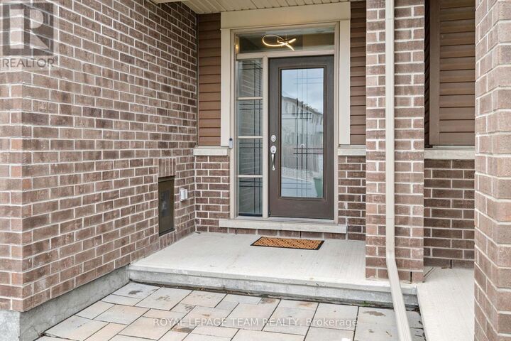 Property Photo: 233 Mountain Sorrel Way ON K4A 1H3