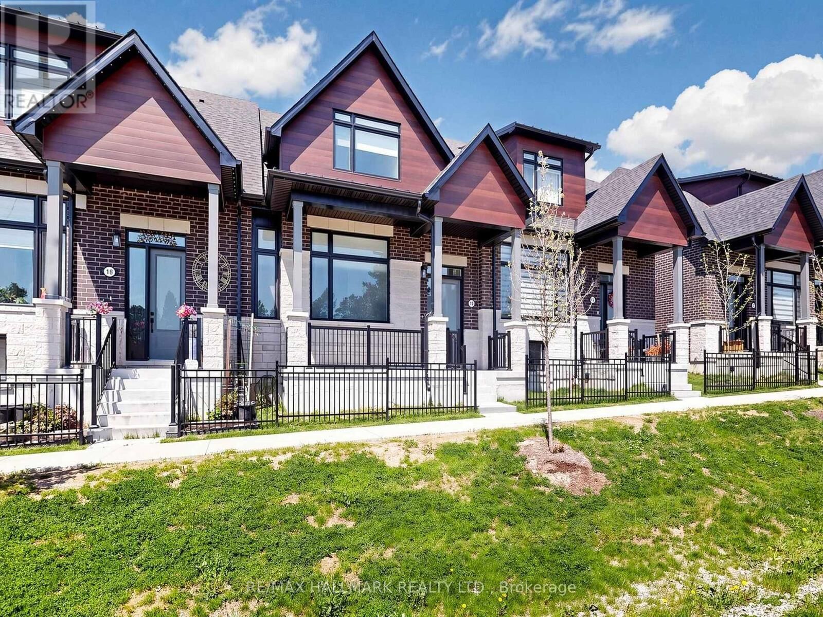 Property Photo:  16 Vern Robertson Gate  ON L9P 0R9 