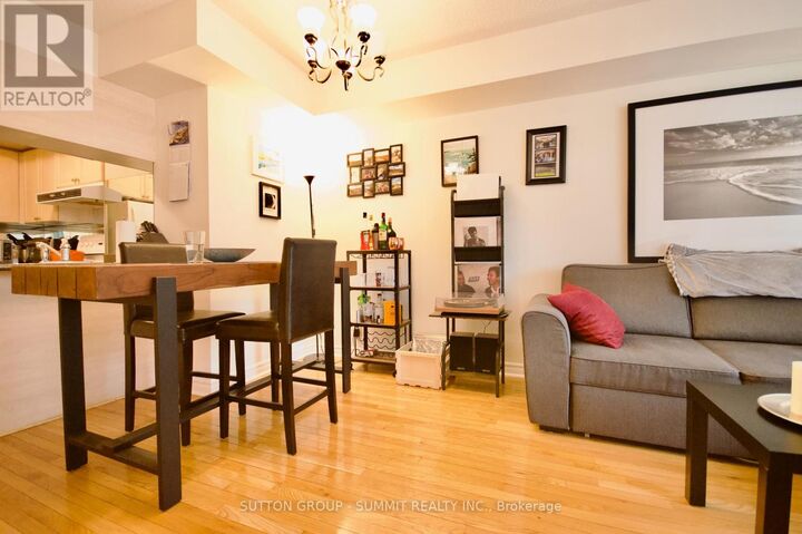 Property Photo:  1 Elm Drive West 506  ON L5B 4M1 