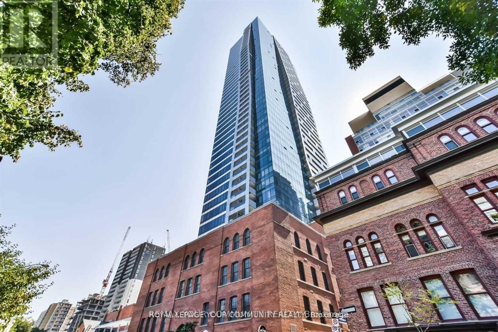Property Photo:  5 St Joseph Street 3302  ON M4Y 1J6 