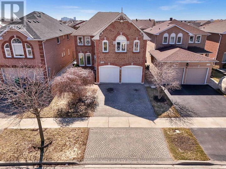 Property Photo:  5326 Segriff Drive  ON L5V 1N9 