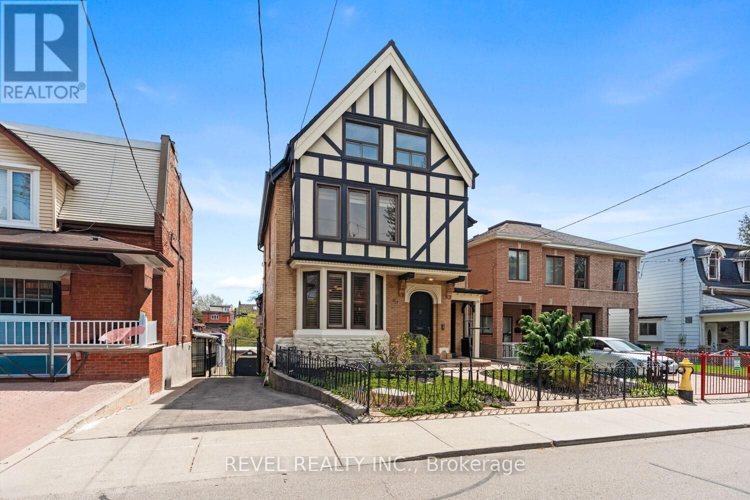 Property Photo:  29 Shannon Street  ON M6J 2E6 