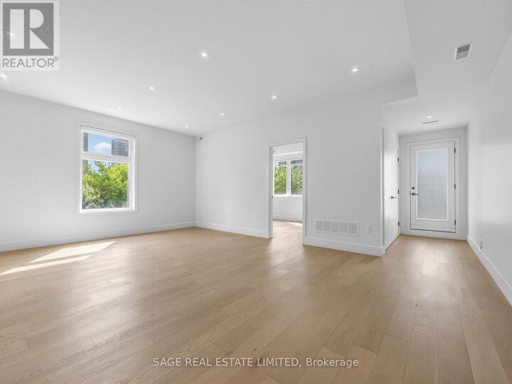 Property Photo:  909 Castlefield Avenue 2  ON M6B 1C9 