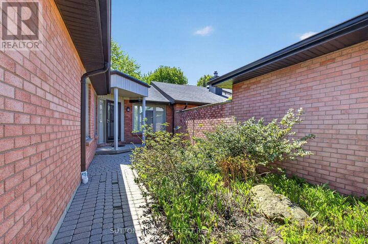 Property Photo:  55 Fiddlers Green Road 49  ON N6H 4T8 