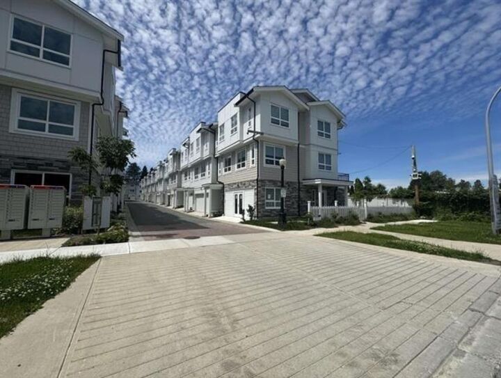 Property Photo:  8181 135A Street 4  BC V3W 3N8 
