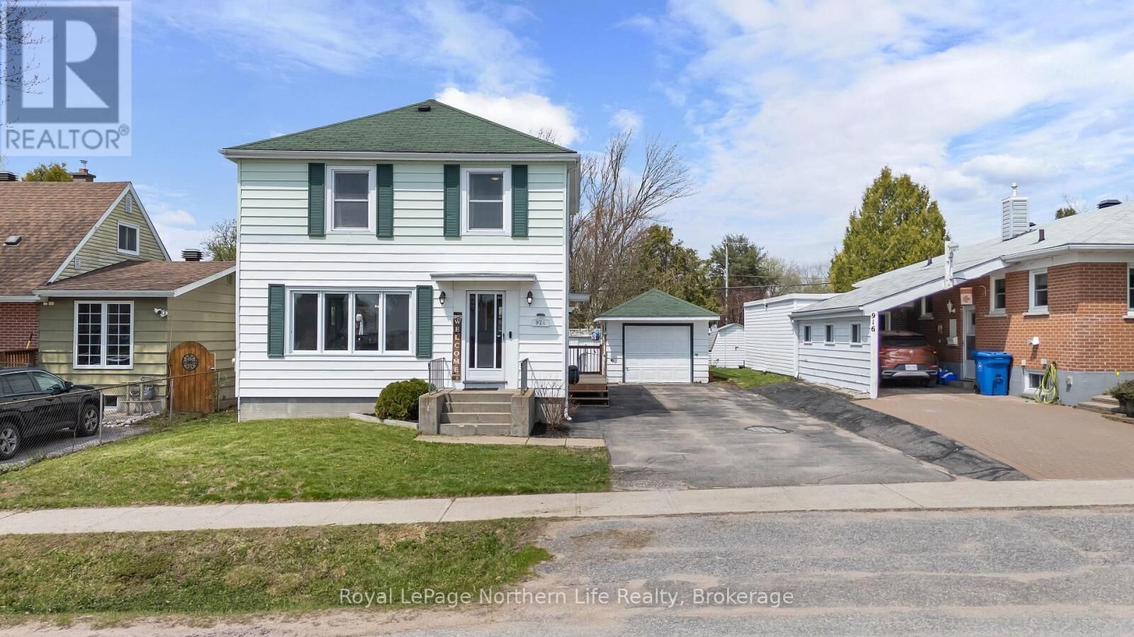Property Photo:  924 Reynolds Street  ON P1B 5C8 