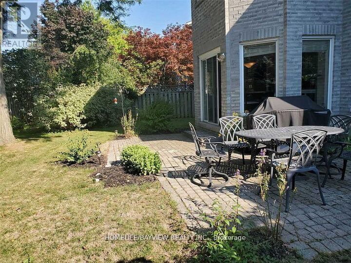Property Photo:  84 Huntington Park Drive West  ON L3T 7C9 