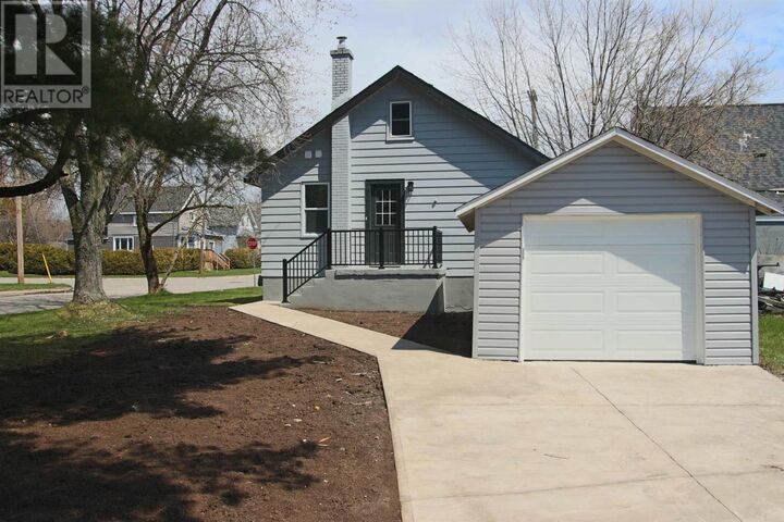 Property Photo:  35 Walnut St  ON P6B 2E3 