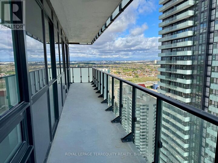 Property Photo:  4130 Parkside Village Drive 3004  ON L5B 0L7 