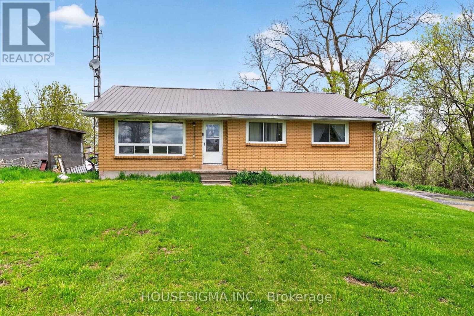 Property Photo:  2418-2420 Rutledge Road  ON K0H 2T0 