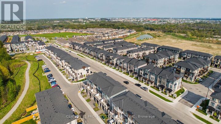 Property Photo:  290 Equestrian Way 45  ON N3E 0E7 