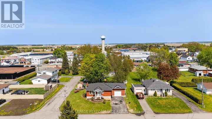 Property Photo:  10 Lamoureux Street  ON K0C 2B0 