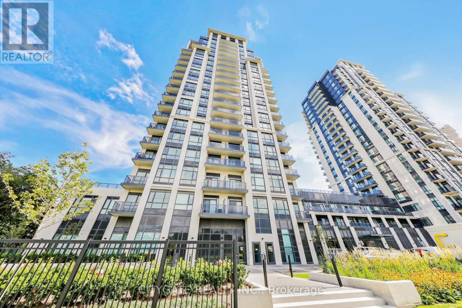 Property Photo:  202 Burnhamthorpe Road East 1610  ON L5A 0B2 