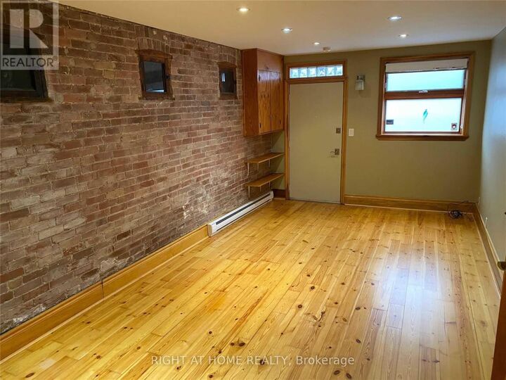 Property Photo:  22 Croft Street  ON M5S 2N8 