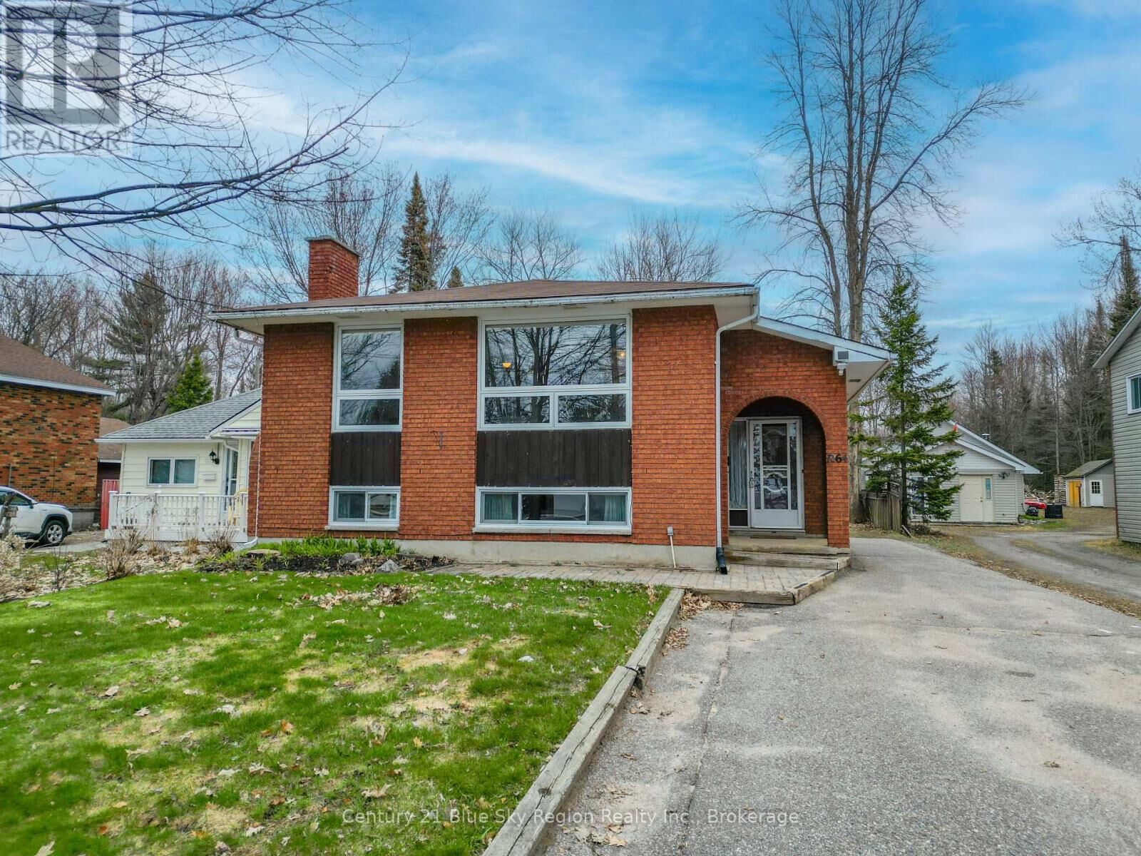 Property Photo:  1064 Premier Road  ON P1A 2J1 